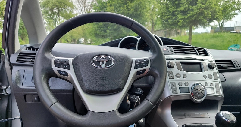 Toyota Verso cena 38999 przebieg: 148000, rok produkcji 2011 z Bydgoszcz małe 407